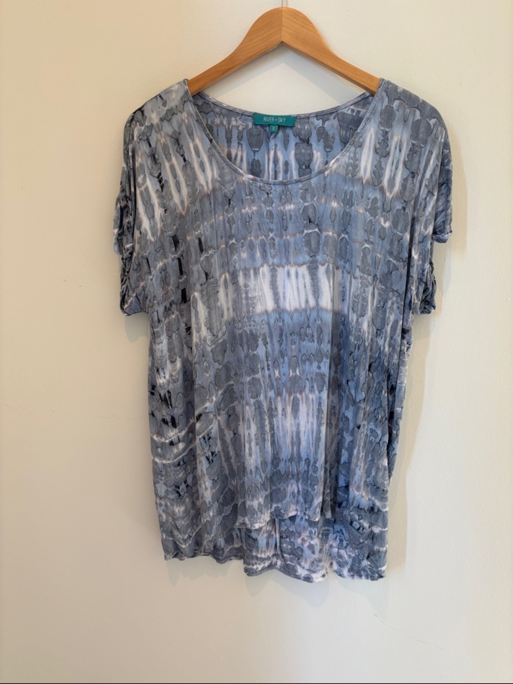 River + Sky Blue and Gray Tie-Dye Ombré Scoop Neck Short Sleeve Tee Top small